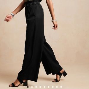 Lightweight wide-legged pants